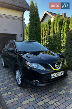 Внедорожник / Кроссовер Nissan Rogue Sport 2017 в Луцке