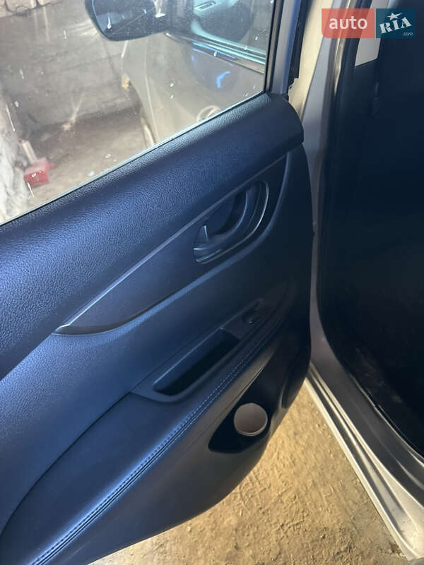 Внедорожник / Кроссовер Nissan Rogue Sport 2017 в Вижнице