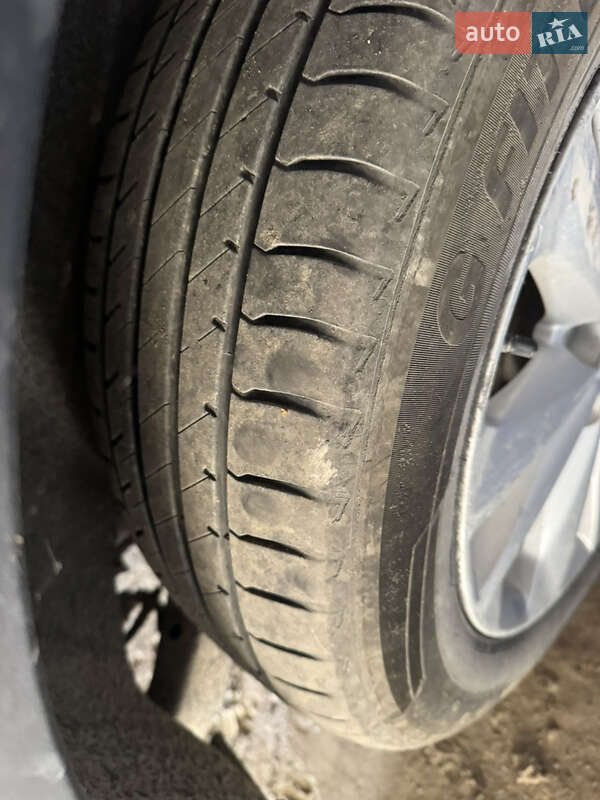 Внедорожник / Кроссовер Nissan Rogue Sport 2017 в Вижнице