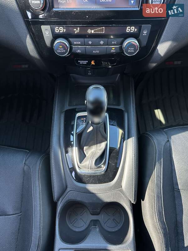 Позашляховик / Кросовер Nissan Rogue Sport 2017 в Білогородці