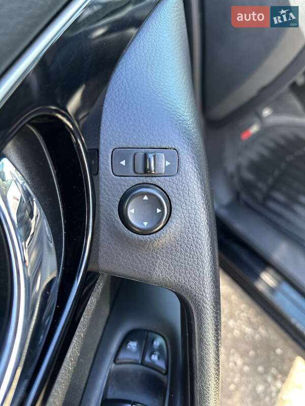 Позашляховик / Кросовер Nissan Rogue Sport 2017 в Білогородці