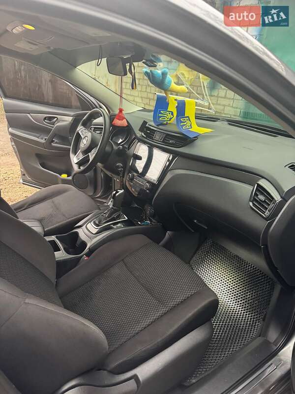 Внедорожник / Кроссовер Nissan Rogue Sport 2017 в Шевченкове