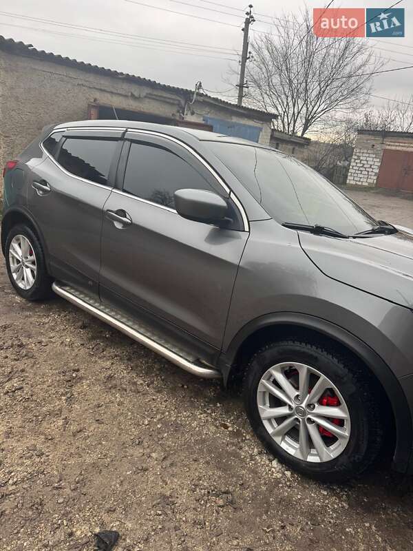 Внедорожник / Кроссовер Nissan Rogue Sport 2017 в Шевченкове