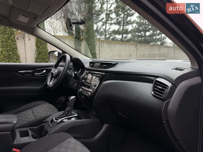 Внедорожник / Кроссовер Nissan Rogue Sport 2018 в Лубнах