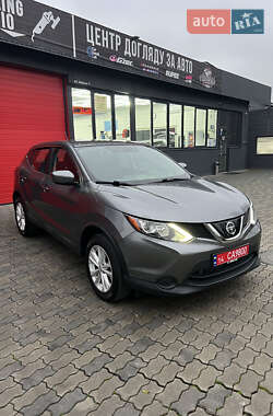Позашляховик / Кросовер Nissan Rogue Sport 2018 в Чернівцях