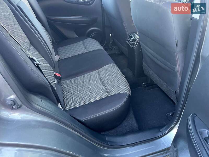 Позашляховик / Кросовер Nissan Rogue Sport 2017 в Івано-Франківську