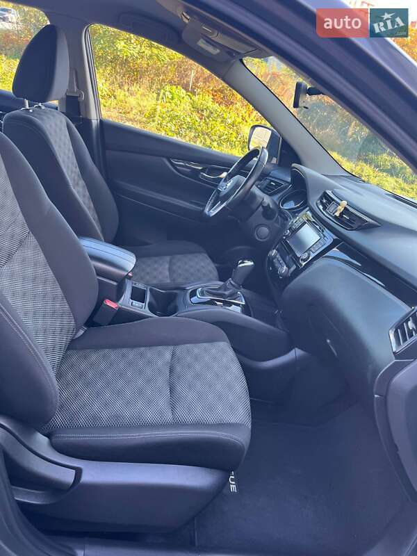 Позашляховик / Кросовер Nissan Rogue Sport 2017 в Івано-Франківську