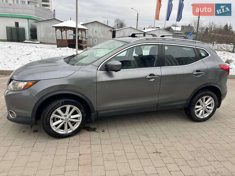 Позашляховик / Кросовер Nissan Rogue Sport 2017 в Івано-Франківську