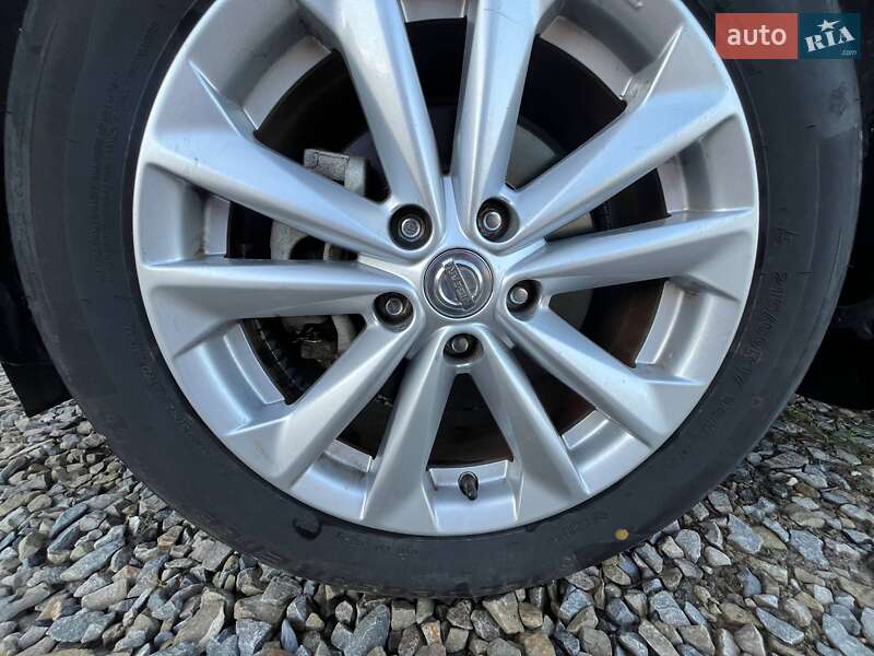 Позашляховик / Кросовер Nissan Rogue Sport 2017 в Івано-Франківську