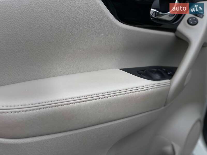 Внедорожник / Кроссовер Nissan Rogue Sport 2017 в Киеве фото 21 Внедорожник / Кроссовер Nissan Rogue Sport 2017 в Киеве