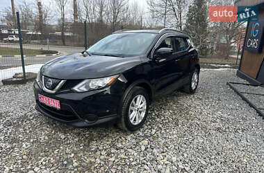 Позашляховик / Кросовер Nissan Rogue Sport 2018 в Чернівцях