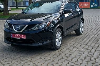 Позашляховик / Кросовер Nissan Rogue Sport 2018 в Чернівцях