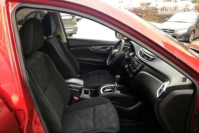 Позашляховик / Кросовер Nissan Rogue 2016 в Чернівцях