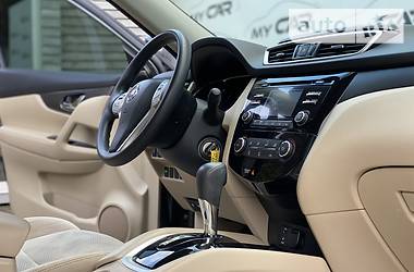 Позашляховик / Кросовер Nissan Rogue 2016 в 