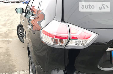 Позашляховик / Кросовер Nissan Rogue 2015 в 