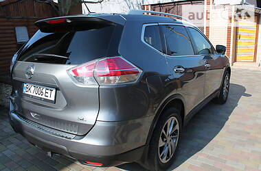 Позашляховик / Кросовер Nissan Rogue 2015 в 