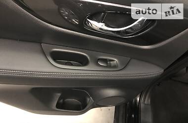 Позашляховик / Кросовер Nissan Rogue 2017 в 