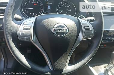 Позашляховик / Кросовер Nissan Rogue 2015 в 