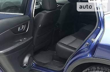 Позашляховик / Кросовер Nissan Rogue 2017 в 