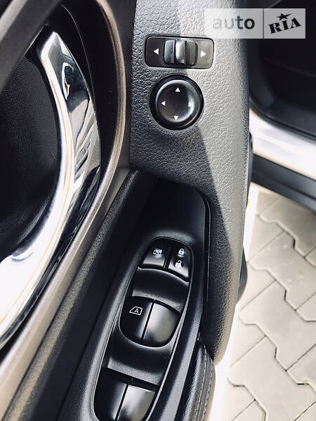 Позашляховик / Кросовер Nissan Rogue 2015 в Луцьку