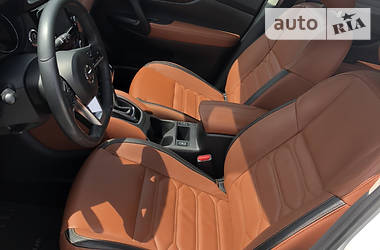 Позашляховик / Кросовер Nissan Rogue 2016 в 