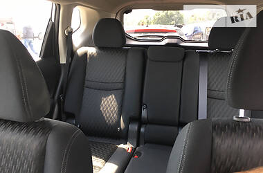 Позашляховик / Кросовер Nissan Rogue 2017 в 