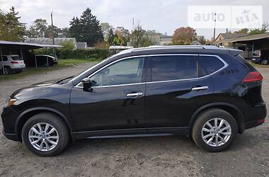 Внедорожник / Кроссовер Nissan Rogue 2017 в Владимир-Волынском