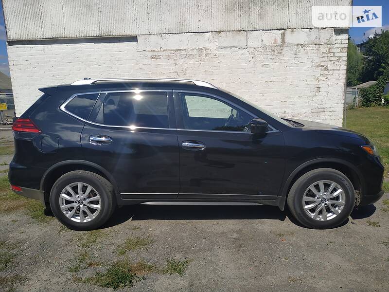 Внедорожник / Кроссовер Nissan Rogue 2016 в Полтаве