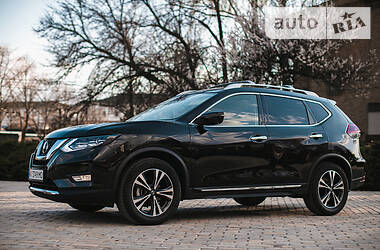 Внедорожник / Кроссовер Nissan Rogue 2017 в 
