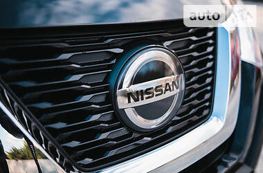 Внедорожник / Кроссовер Nissan Rogue 2017 в 