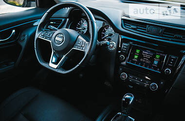 Внедорожник / Кроссовер Nissan Rogue 2017 в 