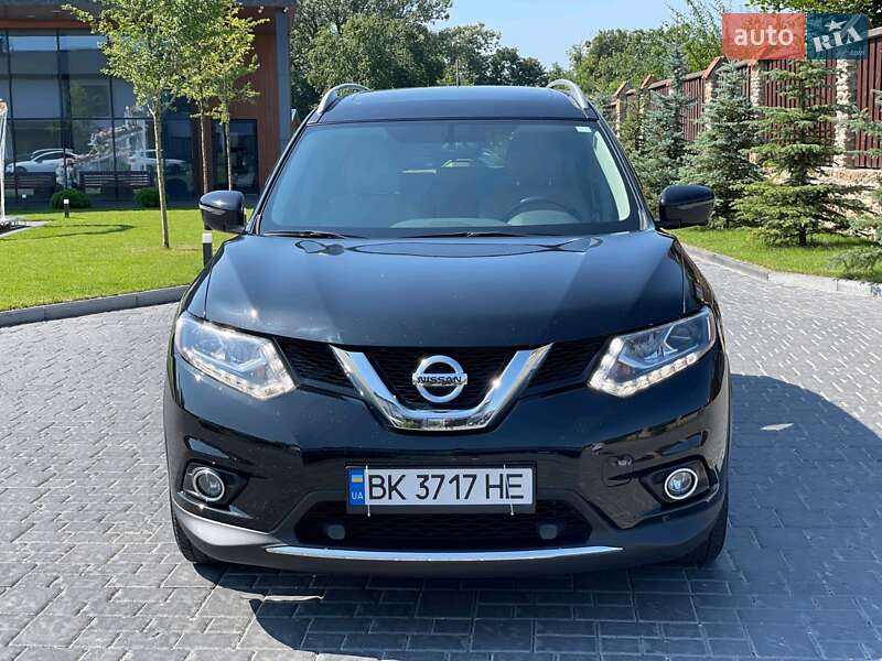 Внедорожник / Кроссовер Nissan Rogue 2015 в Вараше