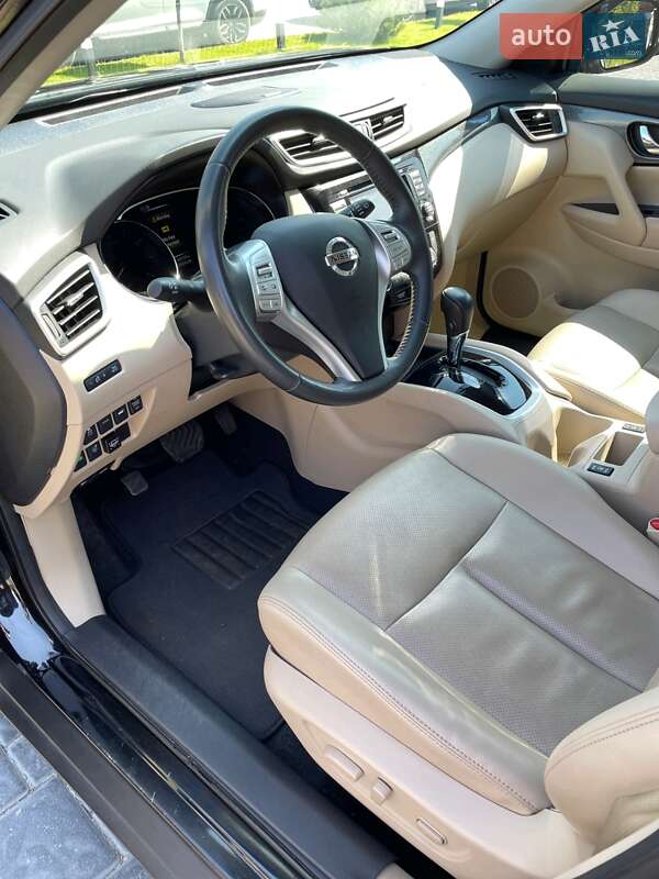 Внедорожник / Кроссовер Nissan Rogue 2015 в Вараше