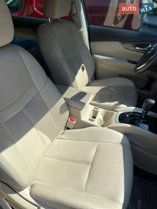 Внедорожник / Кроссовер Nissan Rogue 2015 в Вараше