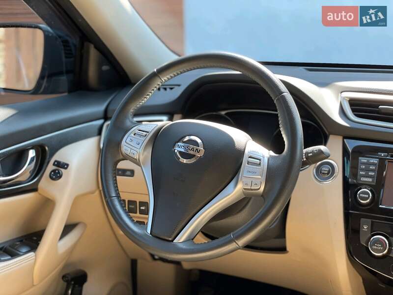 Внедорожник / Кроссовер Nissan Rogue 2015 в Вараше
