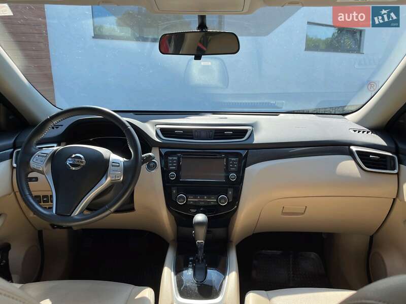 Внедорожник / Кроссовер Nissan Rogue 2015 в Вараше