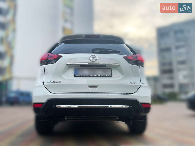 Позашляховик / Кросовер Nissan Rogue 2016 в Львові