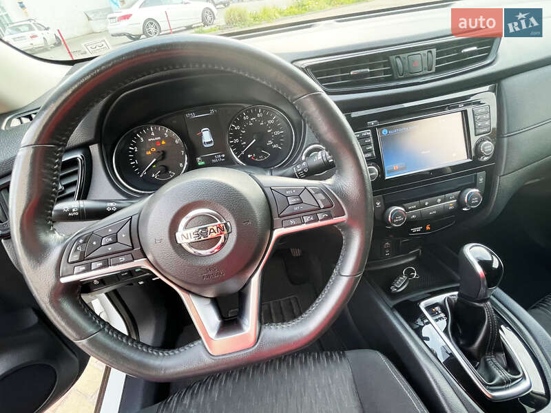 Позашляховик / Кросовер Nissan Rogue 2016 в Львові