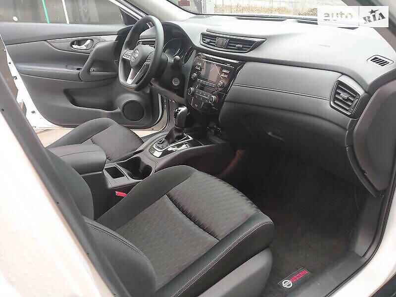 Внедорожник / Кроссовер Nissan Rogue 2017 в Львове