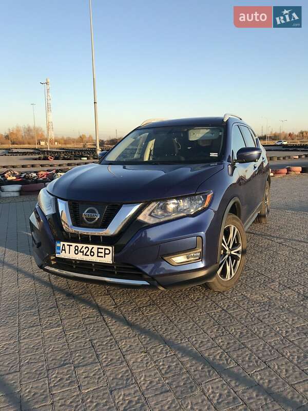 Внедорожник / Кроссовер Nissan Rogue 2017 в Львове