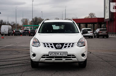 Внедорожник / Кроссовер Nissan Rogue 2014 в Киеве