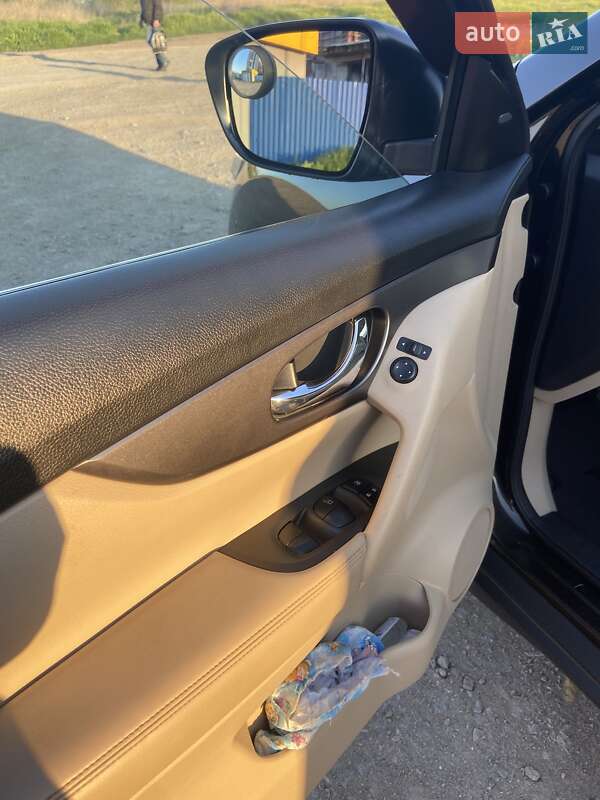 Внедорожник / Кроссовер Nissan Rogue 2016 в Одессе