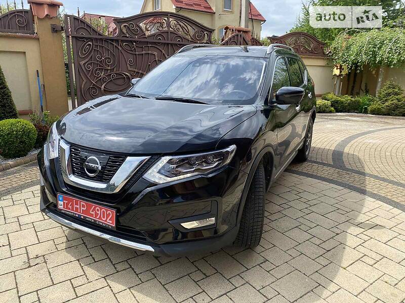 Внедорожник / Кроссовер Nissan Rogue 2017 в 
