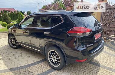 Внедорожник / Кроссовер Nissan Rogue 2017 в 