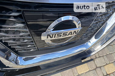Внедорожник / Кроссовер Nissan Rogue 2017 в 