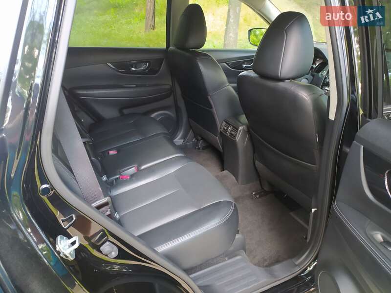 Внедорожник / Кроссовер Nissan Rogue 2018 в Кропивницком