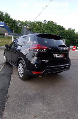 Внедорожник / Кроссовер Nissan Rogue 2017 в Житомире