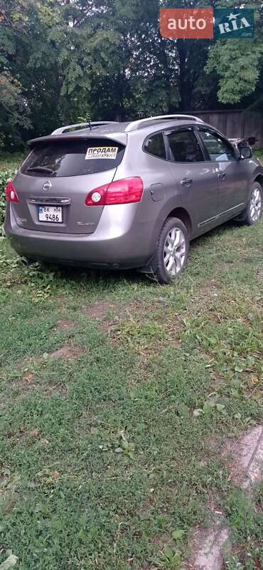 Внедорожник / Кроссовер Nissan Rogue 2012 в Ровно