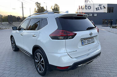Внедорожник / Кроссовер Nissan Rogue 2018 в 