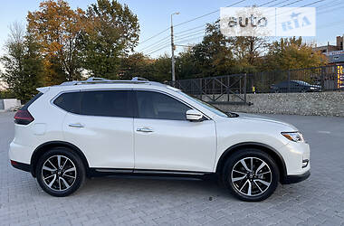 Внедорожник / Кроссовер Nissan Rogue 2018 в 